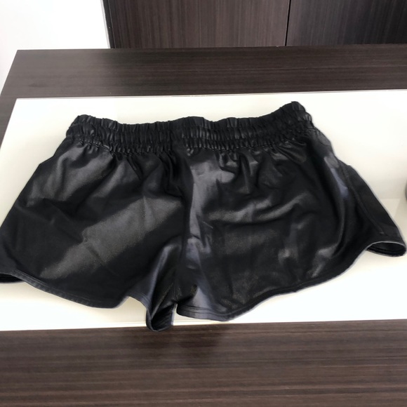 Victoria secret shorts - Picture 4 of 4